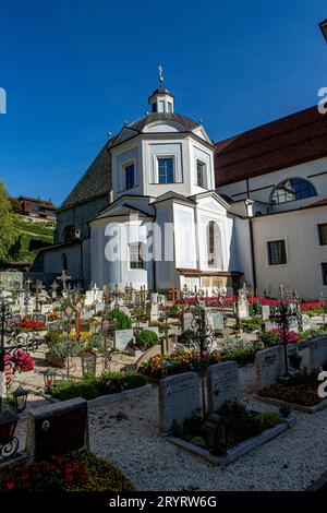 DAS Kloster Neustift auch Stift Neustift ist ein Stift der Kongregation der österreichischen Augustiner-Chorherren in Neustift Gemeinde Vahrn bei Brixen in Südtirol, Italien . Der TV-Moderator Markus Lanz lebte als Gymnasiast im Schülerheim von Kloster Neustift. Kloster Neustift *** il monastero Neustift anche Stift Neustift è un monastero della Congregazione dei canoni agostiniani austriaci a Neustift comune di Vahrn vicino Bressanone in alto Adige, Italia il presentatore televisivo Markus Lanz ha vissuto come studente di scuola superiore nel dormitorio del monastero di Neustift monastero di Neustift Foto Stock