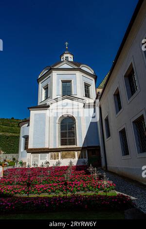 DAS Kloster Neustift auch Stift Neustift ist ein Stift der Kongregation der österreichischen Augustiner-Chorherren in Neustift Gemeinde Vahrn bei Brixen in Südtirol, Italien . Der TV-Moderator Markus Lanz lebte als Gymnasiast im Schülerheim von Kloster Neustift. Kloster Neustift *** il monastero Neustift anche Stift Neustift è un monastero della Congregazione dei canoni agostiniani austriaci a Neustift comune di Vahrn vicino Bressanone in alto Adige, Italia il presentatore televisivo Markus Lanz ha vissuto come studente di scuola superiore nel dormitorio del monastero di Neustift monastero di Neustift Foto Stock