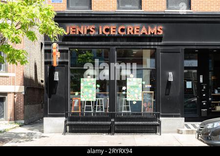 Jeni's Splendid Ice Creams è una catena di gelati che ha negozi fisici in tutto il paese, nonché prodotti nei negozi di alimentari. Foto Stock