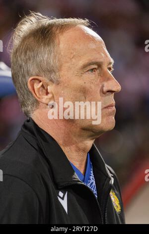 Primo piano di Oleksandr Petrakov, il manager della nazionale armena di calcio Foto Stock