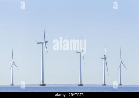 Azienda di turbine eoliche offshore nel mare . Lillgrund Wind farm, sulle coste della Danimarca e della Svezia. Foto Stock