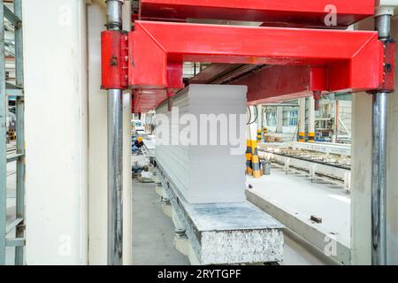 Linea di produzione di pannelli divisori leggeri Foto Stock