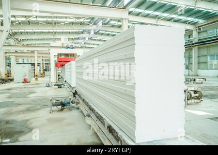 Linea di produzione di pannelli divisori leggeri Foto Stock