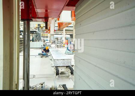 Linea di produzione di pannelli divisori leggeri Foto Stock