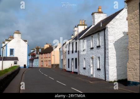 La strada principale a Isle of Whithorn, Dumfries and Galloway, Scozia Foto Stock