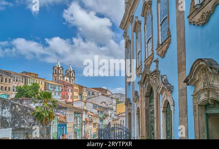 Salvador de Bahia, Brasile - 6 gennaio 2023: Città vecchia, le famose architetture del quartiere Pelourinho Foto Stock