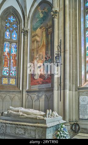 Petropolis, Brasile - 7 dicembre 2019:. La tomba di sua altezza Imperiale il Principe di Orleans nella Cattedrale di San Pietro (le principali informazioni su Foto Stock