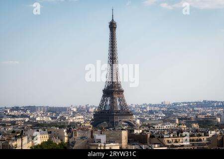 La Torre Eiffel dalla Arc de Triomphe Foto Stock