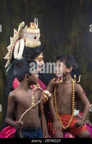 Un servizio fotografico concept Agomoni per i bambini svantaggiati. Maa Durga agomoni Shoot Concept.cultura indiana durga puja. Foto Stock