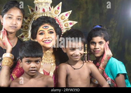 Un servizio fotografico concept Agomoni per i bambini svantaggiati. Maa Durga agomoni Shoot Concept.cultura indiana durga puja. Foto Stock