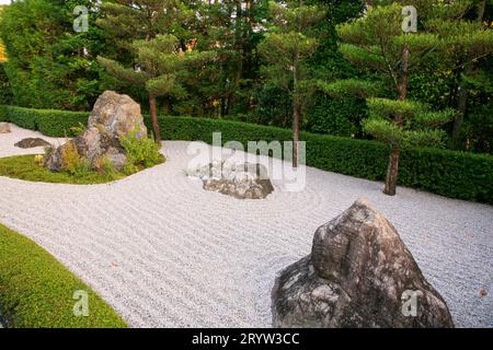 Il giardino in pietra di roccia del tempio Taizo-in. Kyoto. Giappone Foto Stock