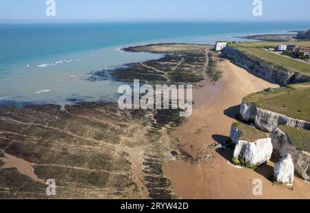 Vista aerea con droni della spiaggia di Botany Bay a Broadstairs Kent, Regno Unito Foto Stock