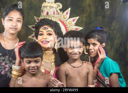 Un servizio fotografico concept Agomoni per i bambini svantaggiati. Maa Durga agomoni Shoot Concept.cultura indiana durga puja. Foto Stock