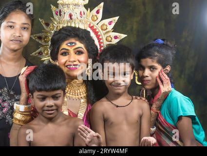 Un servizio fotografico concept Agomoni per i bambini svantaggiati. Maa Durga agomoni Shoot Concept.cultura indiana durga puja. Foto Stock