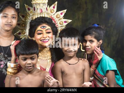 Un servizio fotografico concept Agomoni per i bambini svantaggiati. Maa Durga agomoni Shoot Concept.cultura indiana durga puja. Foto Stock