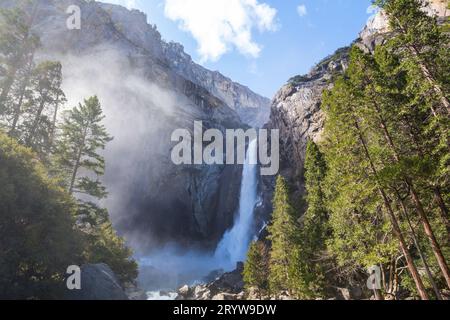 Escursioni a piedi nella Sierra Nevada, una catena montuosa della California, Stati Uniti Foto Stock