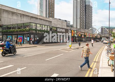 Box Park Shoreditch, Container Pop Up shopping su Bethnal Green Road, Londra E1. Foto Stock