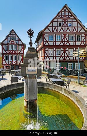 Case a graticcio sul Kornmarkt nel centro storico di Wetzlar, Assia, Germania, Europa Foto Stock
