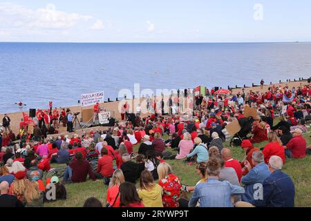 SOS Whitstable protesta contro il dumping delle acque reflue di Southern Water, 23 settembre 2023, Tankerton, Whitstable, Kent, Inghilterra, Gran Bretagna, Regno Unito, Europa Foto Stock