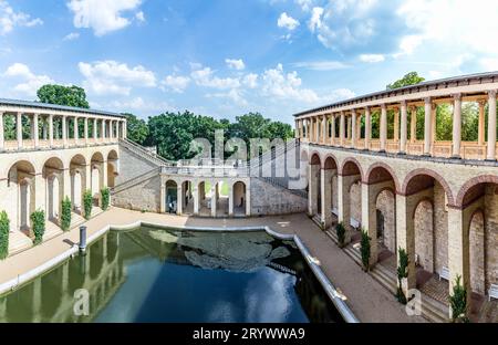 POTSDAM, GERMANIA - 8 AGOSTO 2015: Belvedere, un palazzo nel nuovo Giardino sulla collina di Pfingstberg in Potsdam, Germania. Federico Guglielmo IV costruì il Th Foto Stock