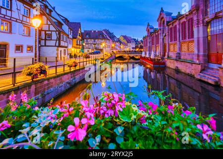 Colmar, Alsazia, France Petite Venice, canale d'acqua e tradizionali case in legno a Colmar Foto Stock