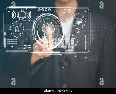 L'uomo d'affari punta il cervello. L'idea di â€‹â€‹ispirazione dalla tecnologia online. Concetto di idea di innovazione.idea di pensiero intelligente Foto Stock