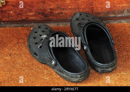 Camici slip-on da uomo per esterni Foto Stock