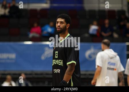 San Pietroburgo, Russia. 2 ottobre 2023. John Perkins (13) di Uralmash Ekaterinburg in azione durante la partita di pallacanestro della VTB United League, stagione regolare, tra Zenit St Petersburg e Uralmash all'Arena. Punteggio finale; Zenit 70:75 Uralmash. Credito: SOPA Images Limited/Alamy Live News Foto Stock