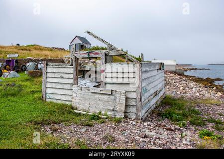 Resti di una struttura in legno su Ile-aux-Marins in St Pierre, Francia Foto Stock