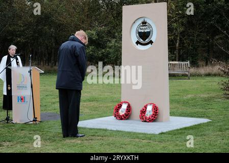 National Memorial Arboretum, Regno Unito. 14 ottobre 2021. I membri delle forze Armate segnano l'inaugurazione del nuovo memoriale per il NAAFI. Foto Stock