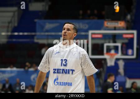 San Pietroburgo, Russia. 2 ottobre 2023. Thomas Heurtel (13) dello Zenit St Petersburg in azione durante la partita di pallacanestro della VTB United League, stagione regolare, tra Zenit St Petersburg e Uralmash all'Arena. Punteggio finale; Zenit 70:75 Uralmash. (Foto di Maksim Konstantinov/SOPA Images/Sipa USA) credito: SIPA USA/Alamy Live News Foto Stock