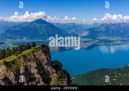 Vista dal Niederhorn sul Lago di Thun in Svizzera. Foto Stock