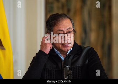 Bogotà, Colombia. 2 ottobre 2023. il presidente colombiano Gustavo Petro prende parte a un evento in cui l'ammiraglio Jose Prudencio Padilla riceve la promozione postumo a Grand Admiral of the Nation da parte del governo colombiano il 2 ottobre 2023. Foto di: Sebastian Barros/Long Visual Press Credit: Long Visual Press/Alamy Live News Foto Stock