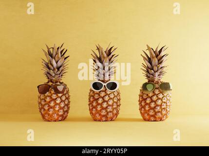 Ananas gang in stile costumi estivi su sfondo giallo. Concetto di vacanza e frutta. 3D rendering dell'illustrazione Foto Stock