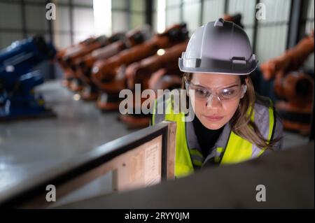 La scheda elettronica utilizzata per controllare il funzionamento del braccio robotizzato. E' un'intelligenza artificiale che gli ingegneri h Foto Stock