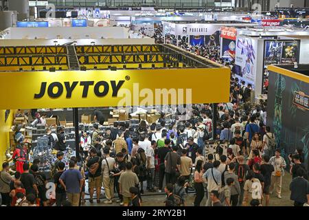 SHANGHAI, CINA - 2 OTTOBRE 2023 - i visitatori visitano il Wonder Festival 2022-2023 a Shanghai, Cina, 2 ottobre 2023. Dopo due anni, il lar del mondo Foto Stock