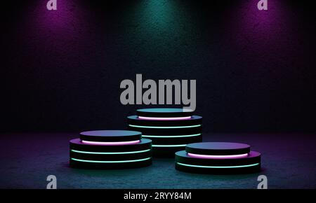 Studio con piattaforma per podio di prodotti cyberpunk con riflettori blu e viola e sfondo ruvido in stile grunge. Tre fasi. Rif Foto Stock