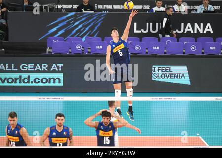 Alessandro Michioletto (Italia) serve. Campionato del mondo di pallavolo 2022. Foto Stock