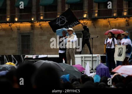 Città del Messico, Messico. 2 ottobre 2023. 2 ottobre 2023, città del Messico, Messico: L'ex leader studentesco Felix Hernandez Gamundi alla manifestazione nel 55° anniversario del massacro di Tlatelolco nella piazza delle tre culture di città del Messico. Il 2 ottobre 2023 a città del Messico, Messico (foto di Luis Barron/Eyepix Group/Sipa USA). Credito: SIPA USA/Alamy Live News Foto Stock