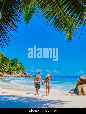 Anse Patates, la Digue Island, Seyshelles, coppia uomini e donne in vacanza Seychelles Foto Stock