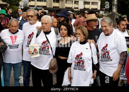 Città del Messico, Messico. 2 ottobre 2023. 2 ottobre 2023, città del Messico, Messico: Parenti e sopravvissuti del massacro di Tlatelolco nel 1968 in occasione della commemorazione del 55° anniversario del crimine di Stato nella piazza delle tre culture di città del Messico. Il 2 ottobre 2023 a città del Messico, Messico (foto di Luis Barron/Eyepix Group). Crediti: Eyepix Group/Alamy Live News Foto Stock