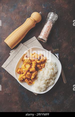 Pollo al cocco al curry con risveglio Foto Stock