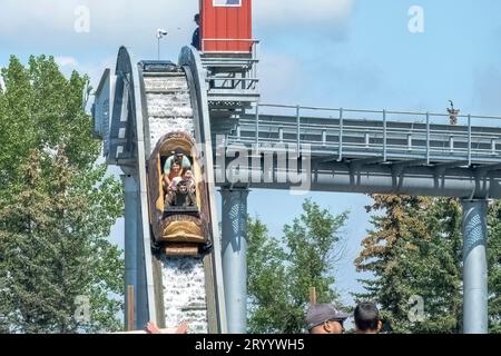 Calgary, Alberta, Canada. 1 agosto 2023. Giro sui tronchi di Calaway Parks, Timber Falls, un giro in tronchi ad alta velocità. Foto Stock