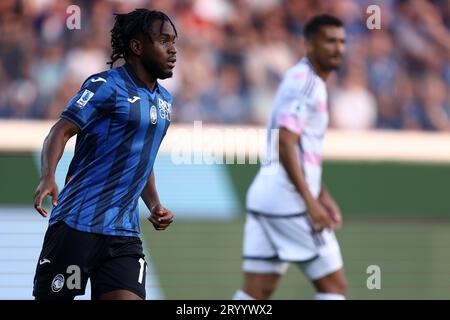 L'Ademola Lookman dell'Atalanta BC guarda durante la partita di serie A tra l'Atalanta BC e la Juventus FC allo Stadio Gewiss il 1° ottobre 2023 a Bergamo. Foto Stock