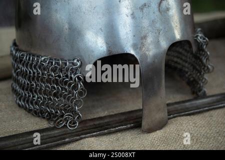Casco dei Cavalieri. Lats medievali. Acciaio. Foto Stock