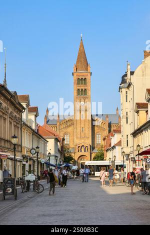 Brandenburger Straße o Strasse vista della chiesa di San Pietro e Paolo, Potsdam, Brandeburgo, Germania Foto Stock