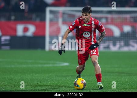 Italiano. 22 dicembre 2024. Alessandro bianco dell'AC Monza visto in azione durante la partita di calcio di serie A 2024/25 tra AC Monza e Juventus FC all'U-Power Stadium credito: dpa/Alamy Live News Foto Stock