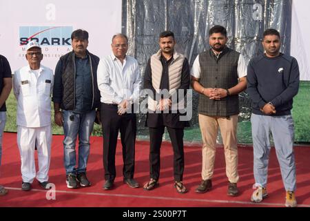 Rajkot, Gujarat, India. 20 dicembre 2024. Primo giorno dell'Agri World Expo 2024, Jyotiradityasinh Jadeja (Ganeshbhai) Vice Presidente della Gondal Nagarik Bank. E Dharmendrasinh Jadeja. Vicepresidente di APMC Gondal. Visita all'Agri World Expo 2024 con Chintan Bhatt. Crediti: Nasirkhan Davi/Alamy Live News Foto Stock