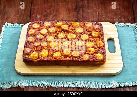 Tradizionale torta di banana brasiliana caramellata. Cibo brasiliano Foto Stock