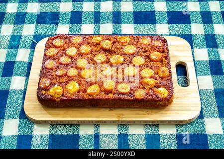 Tradizionale torta di banana brasiliana caramellata. Cibo brasiliano Foto Stock